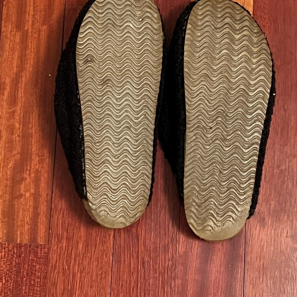 NINE WEST COZY TEDDY MULE WITH CHAIN ACCENT SZ 10 ( fits like an 11 runs big) - Picture 3 of 3